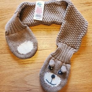 Mini Boden toddler scarf. .